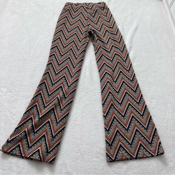 UO Urban Outfitters Bryn Pull-On Flare Pant in Orange Zigzag Size Small - Picture 9 of 13